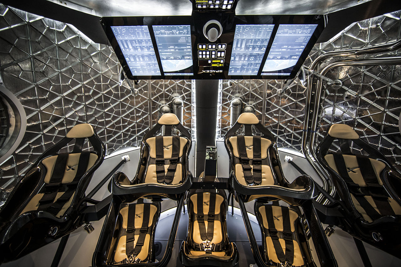 SpaceX_Dragon_v2_(Crew)_interior_(16763231836)