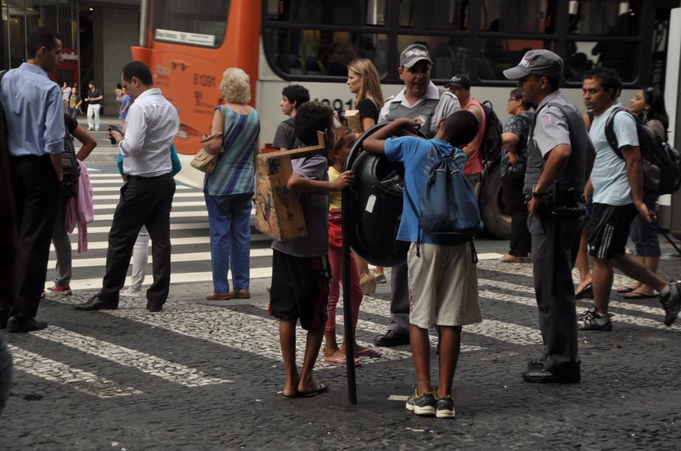 "De que lado você samba?”, Letsmr, Wikimedia Commons